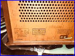 General Electric Radio Reciever 11R22 Vintage Tabletop Decent Parts or Repair