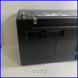 Grundig Satellit Professional 650 Turns On Selling As Is/For Parts Grundig Satellit Professional 650 Turns On Selling As Is/For Parts