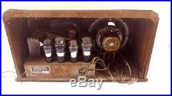Nice Vintage Truetone Model D-724 Tube Tabletop Radio Parts or Restore
