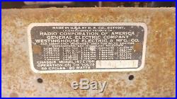 Nice Vintage Truetone Model D-724 Tube Tabletop Radio Parts or Restore