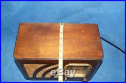 Philco Vintage Table Radio Model 38-12 Art Deco 11.5 Powers on Parts or Restore