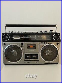 VINTAGE SANYO M9990 BOOMBOX AM/FM CASSETTE RADIO! BATTERY INCLUDED! For Parts