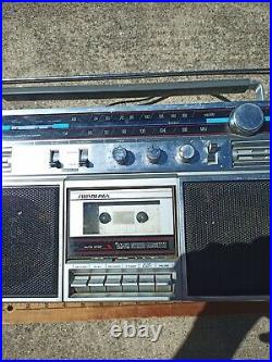 VINTAGE SOUND DESIGN BOOM BOX 4622 Cassette Powers On Loose Antenna FOR PARTS