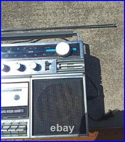 VINTAGE SOUND DESIGN BOOM BOX 4622 Cassette Powers On Loose Antenna FOR PARTS