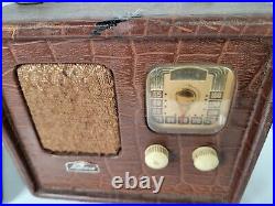 Vintage Antique Trav-Ler Superheterodyne 4 Tube Radio PARTS OR REPAIR Lot of 2