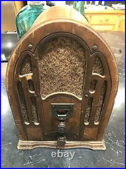 Vintage Cathedral Wooden Universal Table Top Radio for Repair, Parts or Display