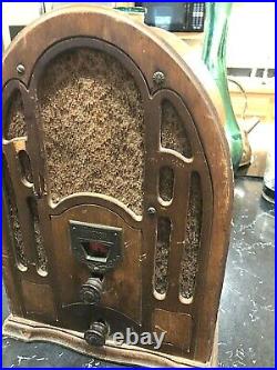 Vintage Cathedral Wooden Universal Table Top Radio for Repair, Parts or Display