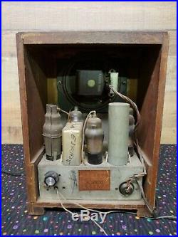 Vintage Emerson Broadcast Kilocycles Tube Radio, Not Working, For Parts or Decor