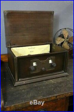 Vintage Fada Tube Radio Wood Cabinet antique old Estate Find for parts / repair
