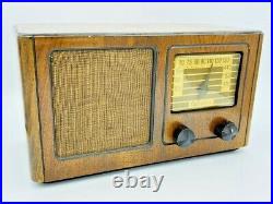 Vintage Gilfillian Bros. Model 56 E Table Radio