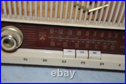 Vintage Grundig Model 87 USA AM-FM Radio FOR PARTS OR RESTORATION