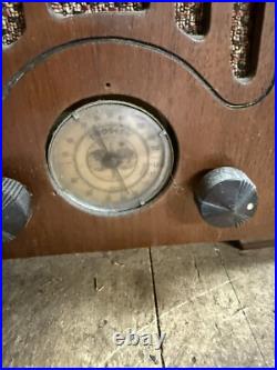 Vintage Old Crosley Electric Model 515 Tube Radio Tombstone Wood Case Parts USA