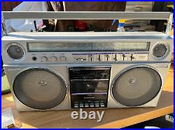 Vintage Panasonic RX-5085 boombox (For parts repair) powers on. Radio Works
