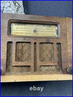 Vintage Philco Tube Radio 40-95 For Parts Or Repair Complete As Pictured