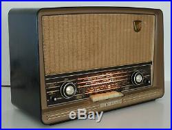 Vintage Philips Norelco B5X68A Tube Radio for Repair/Parts Working Condition