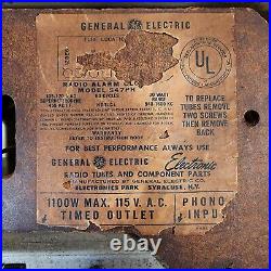 Vintage Radio GENERAL ELECTRIC MODEL 547PH CLOCK TUBE RADIO FOR PARTS OR REPAIR