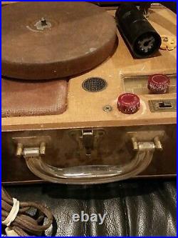 Vintage Record player/radio 40s Or 50s parts only ambassador runs no needle
