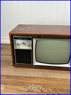 Vintage Sears Model 5028 AM/FM clock Radio with 8 Black White Television PARTS RE