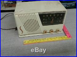 Vintage Sears & Roebuck Silvertone AM/FM tube radio model 20 for parts ONLY
