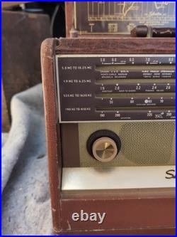 Vintage Silver Tone Tube Radio Very Beautiful Parts Of Repair Because I Haven't