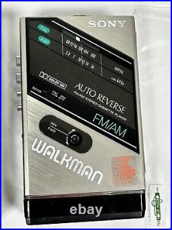 Vintage Sony Walkman Cassette Player Model WM-F100 AM/FM Radio Works PARTS ONLY