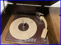 Vintage Stewart Warner radio phonograph model 61TR36 for parts or repair