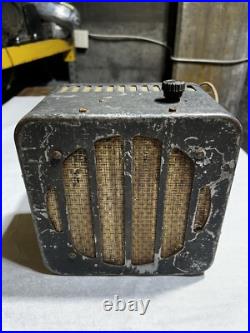 Vintage Unknown Classic tube Radio Parts Domestic USA 1940's 1930's Knob Box