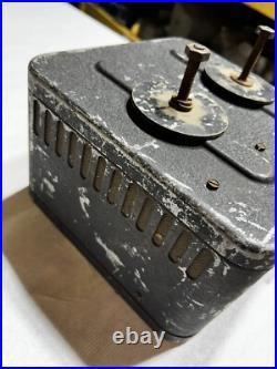 Vintage Unknown Classic tube Radio Parts Domestic USA 1940's 1930's Knob Box