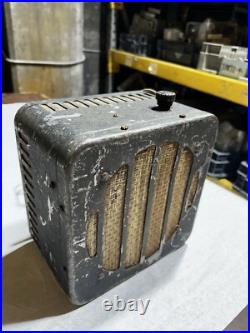 Vintage Unknown Classic tube Radio Parts Domestic USA 1940's 1930's Knob Box