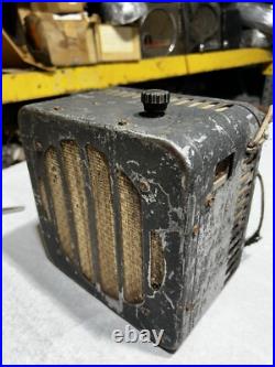 Vintage Unknown Classic tube Radio Parts Domestic USA 1940's 1930's Knob Box