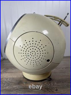 Vintage Weltron 2001 8 Track Player Radio White Space Ball AM/FM Radio For Parts