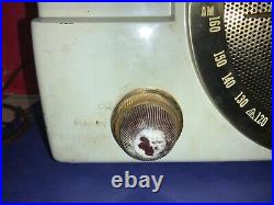 Vintage Zenith Bakelite AM/FM Radio Model A825 For Parts/ Repair/Display