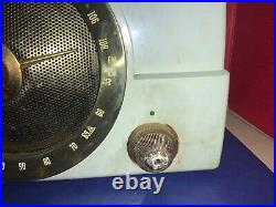 Vintage Zenith Bakelite AM/FM Radio Model A825 For Parts/ Repair/Display