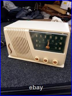 Vintage silvertone radio Parts Or Repair Power's Up TUBE