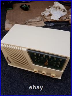 Vintage silvertone radio Parts Or Repair Power's Up TUBE