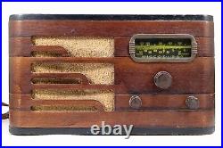 Wilcox-Gay A52 Tube Radio Art Deco Design Wood Cabinet For Parts Or Restoration